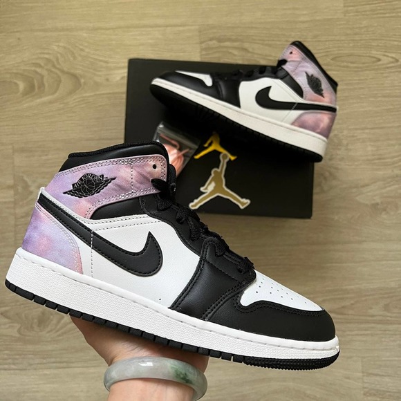Air Jordan 1 Mid SE amethyst wave GS 4.5/ womens 6